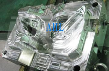 Plastic injection mold