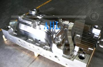 Plastic injection mold